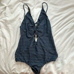 Acacia one piece